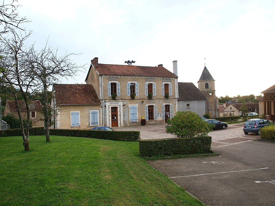 Saints.Puisaye — mairie — 02