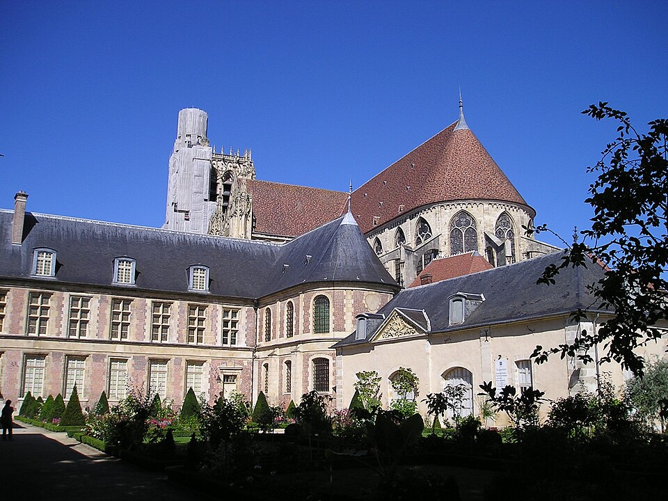 Kathedrale von Sens mit erzbischöflichem Palast
