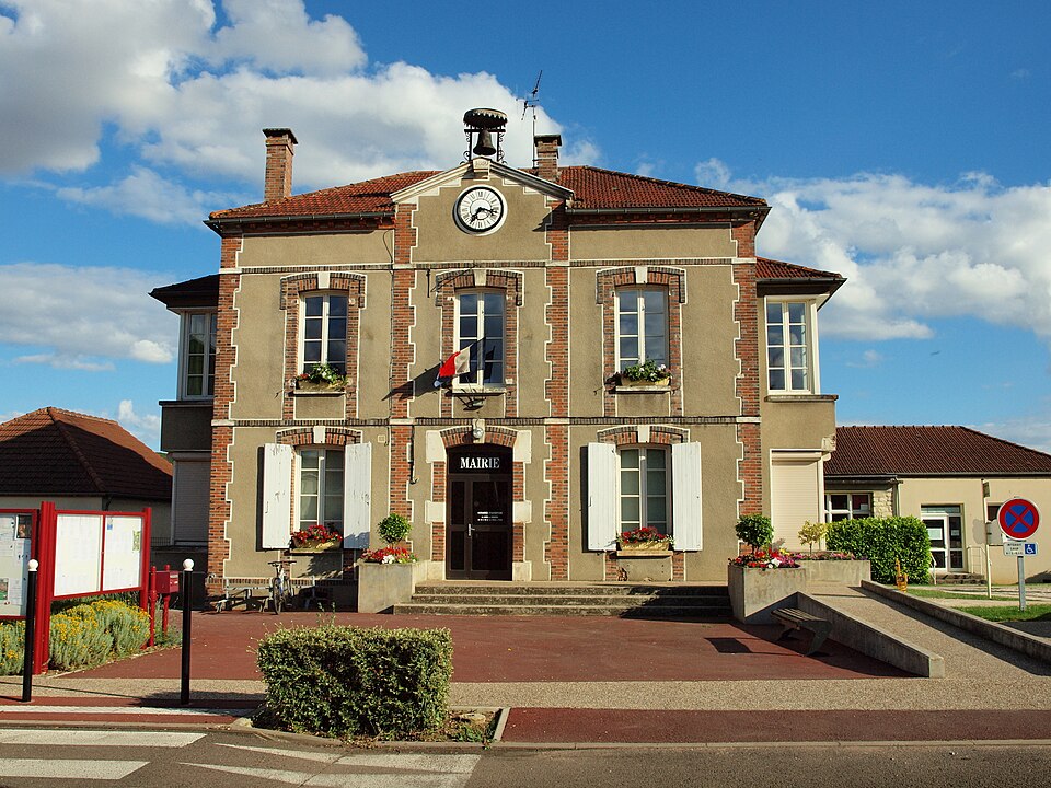 Soucy — FR — 89 — mairie — 04