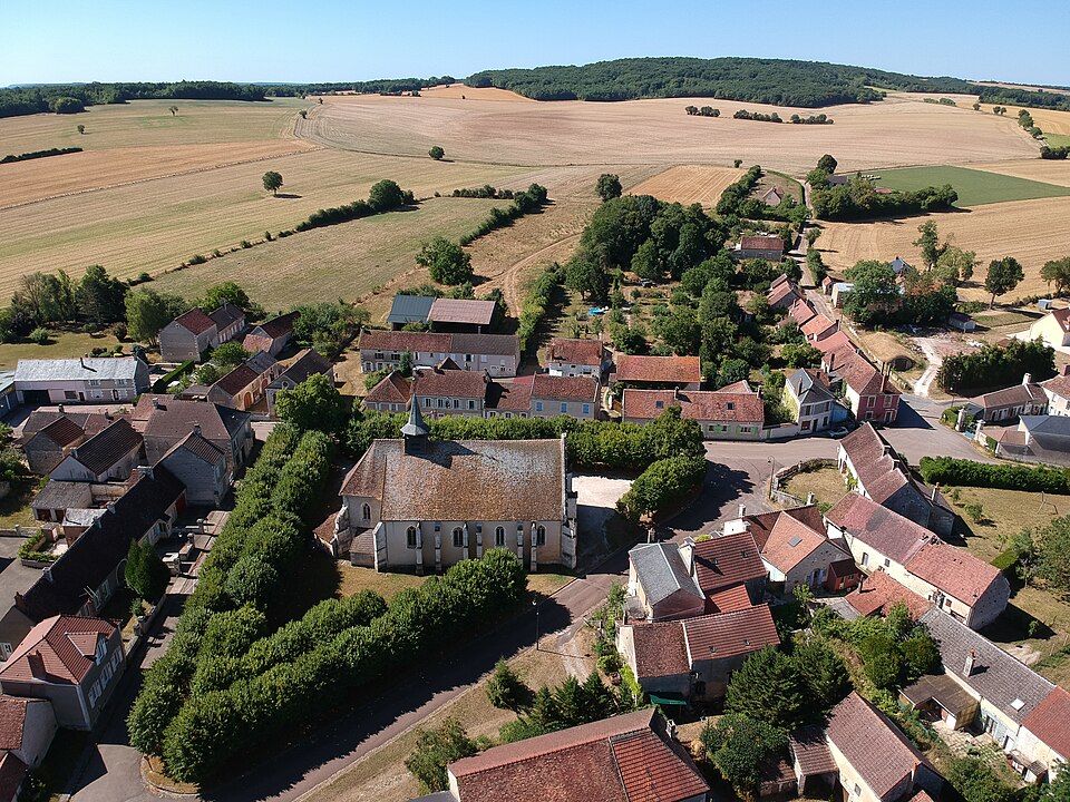 Vue du bourg de Sougères — en — Puisaye (Yonne, France) en 2018 — 3