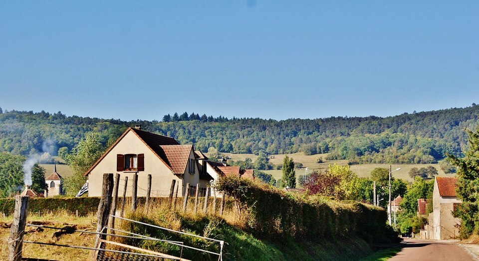 010 Vault — de — Lugny ( 89200 )