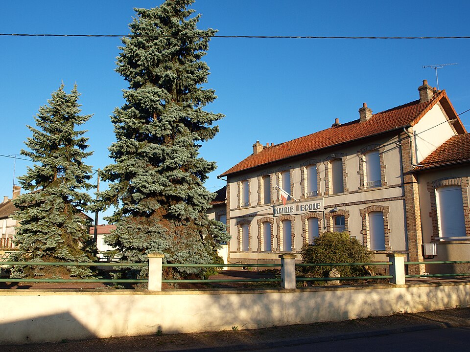Villebougis — FR — 89 — mairie — école — 03