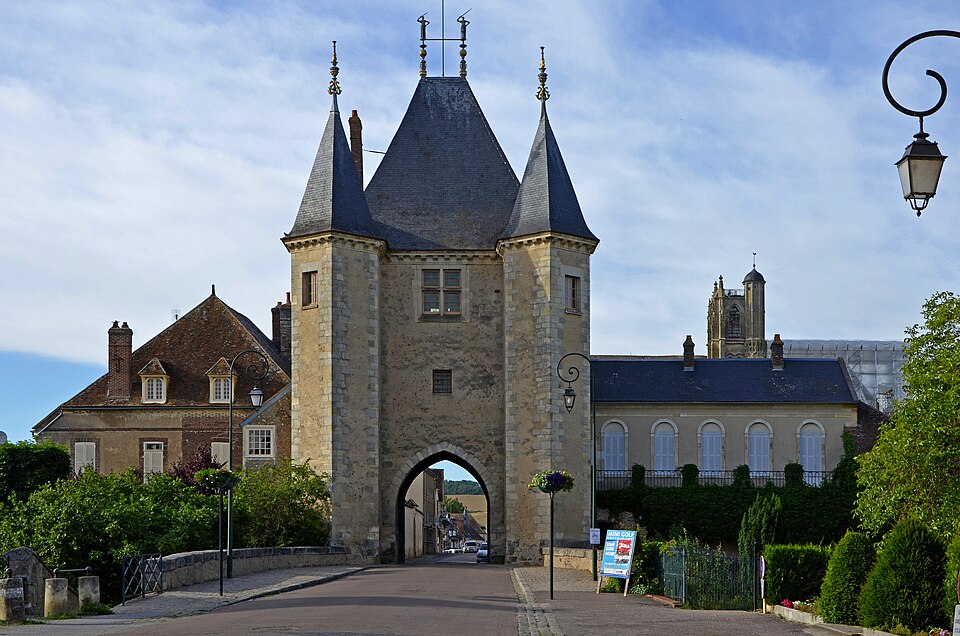 DSC 0335 — Villeneuve — sur — Yonne — Porte — de — Joigny