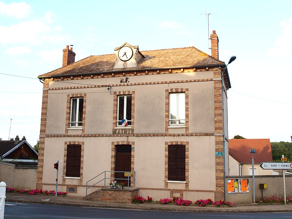 Villeperrot — FR — 89 — mairie — 02