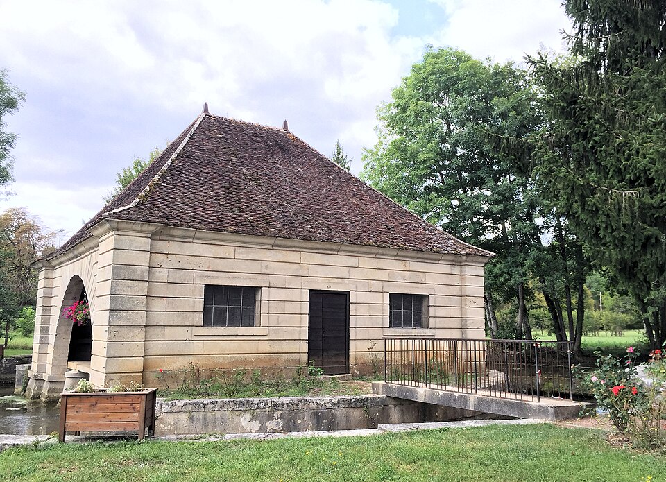 Lavoir de Voutenay — sur — Cure (01)