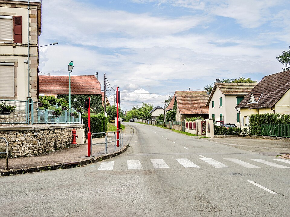 Rue principale à Angeot