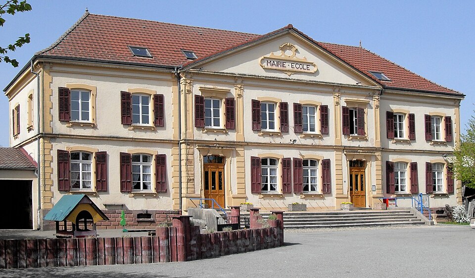 Lachapelle — sous — Rougemont, Mairie — école