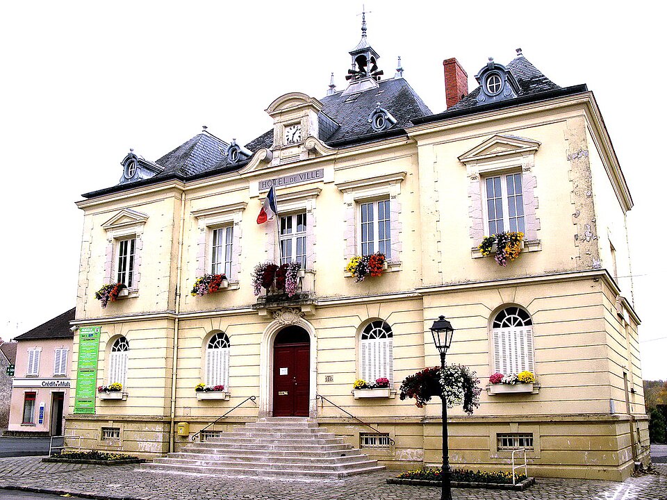 Méréville (Essonne) Hôtel de ville — 1