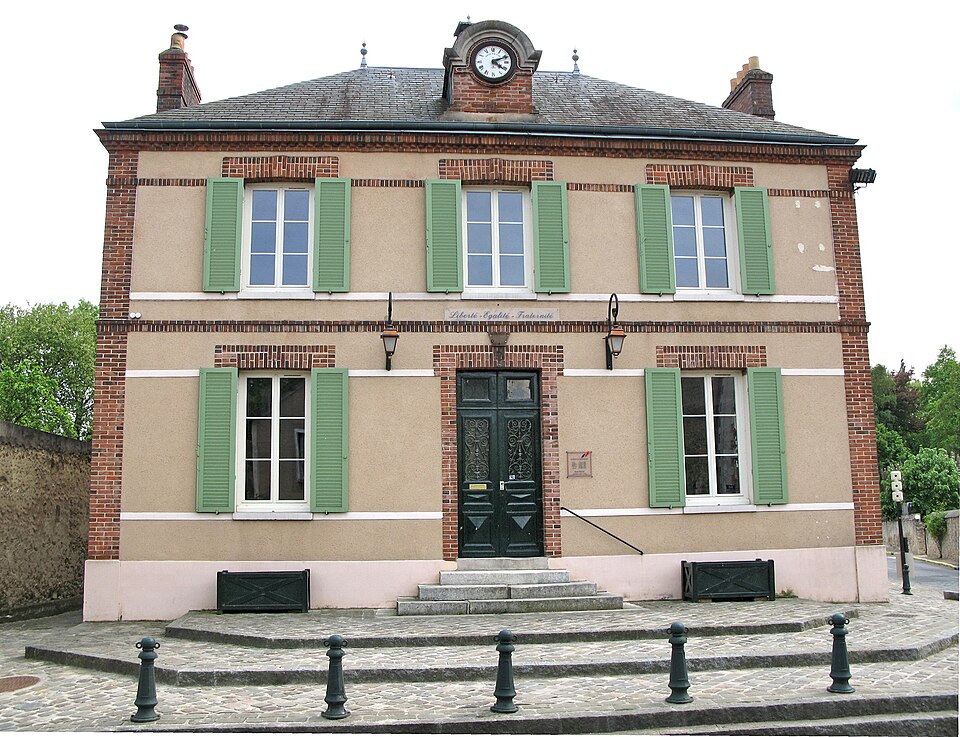 Roinville sous Dourdan (Essonne) mairie 1090