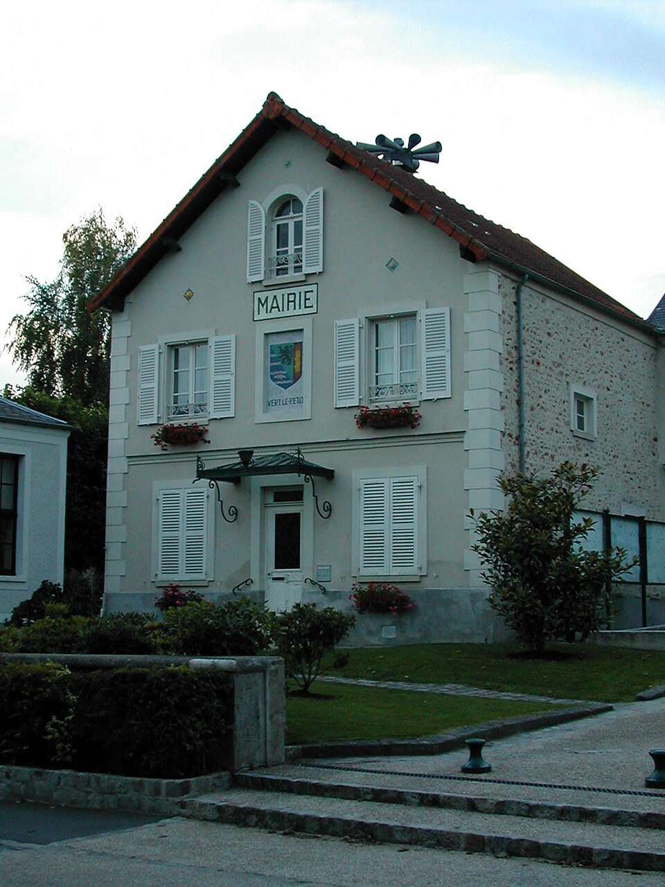 Mairie Vert — le — Petit 26 — 07 — 2002
