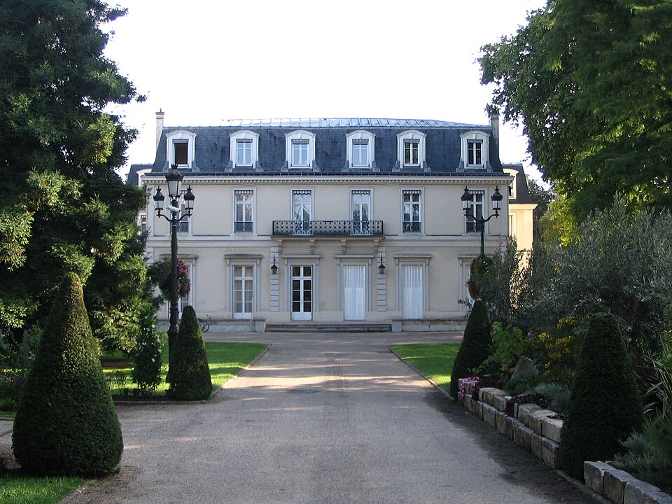 Garches — Town hall — 2