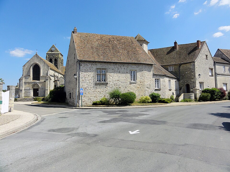 Le Bellay — en — Vexin — La ferme de l'Hôtel — Dieu et l'église Sainte — Marie — Madeleine