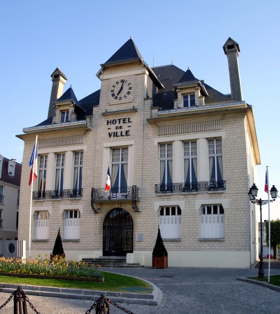 Deuil — la — Barre — Hotel de Ville 01