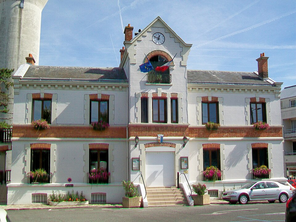 Ézanville (95), mairie, place Jules — Rodet
