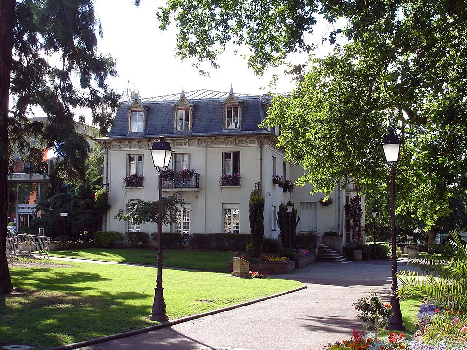 Franconville — Ancienne mairie — Facade est