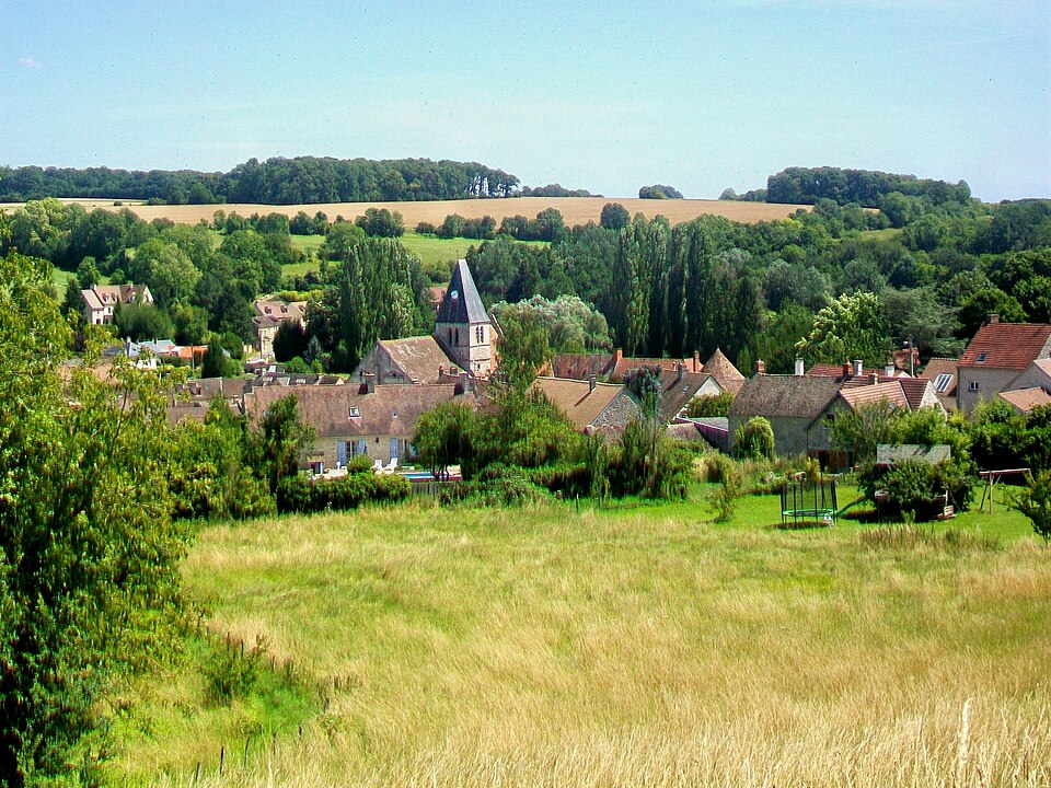 Genainville (95), vue sur le village depuis les environs du cimetière
