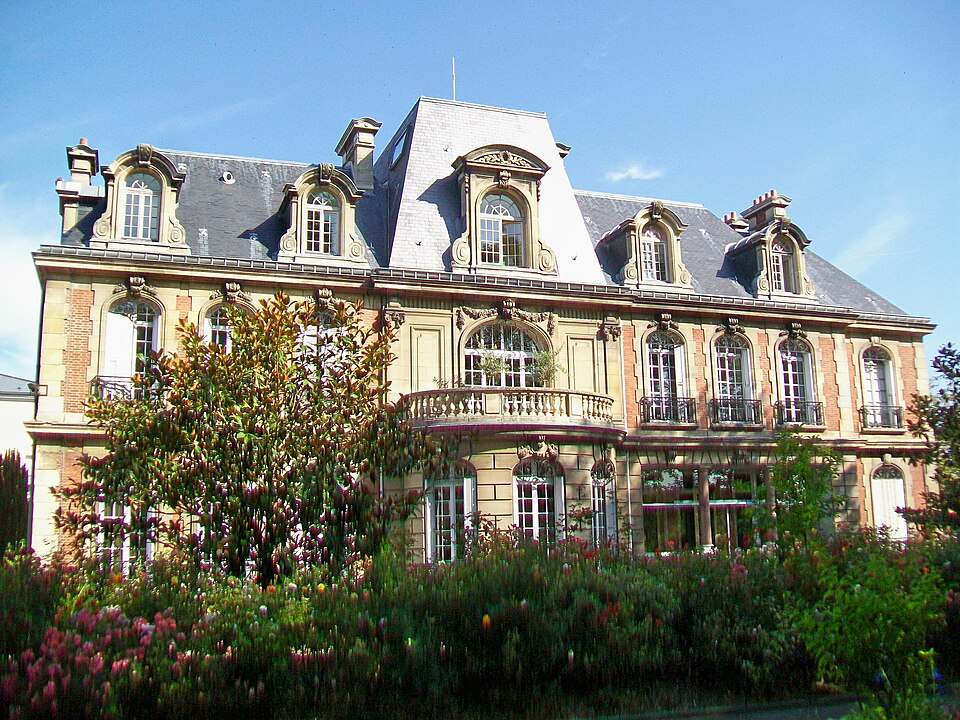 Gonesse (95), Hôtel de ville, rue de Paris, façade sud (1)