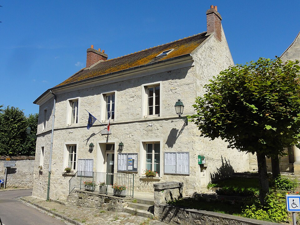 Labbeville (95), mairie, Grande — rue 2