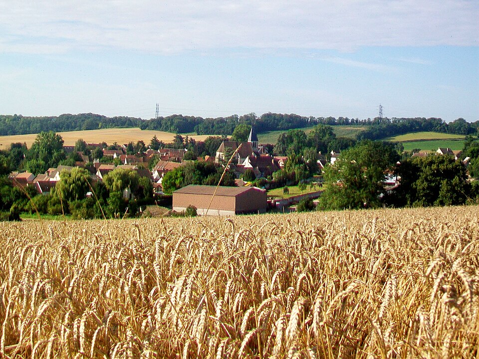 Longuesse (95), vue sur le village depuis le nord — est
