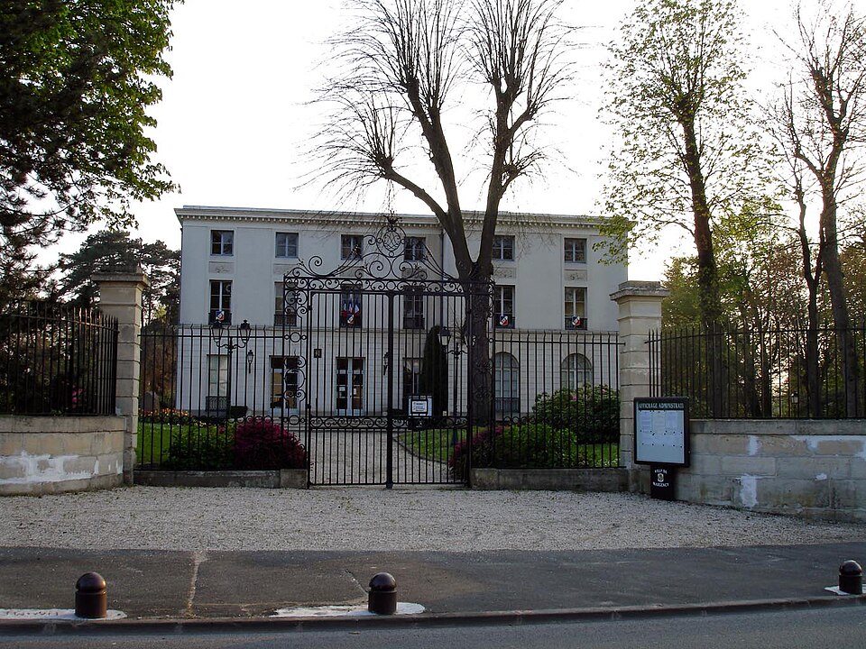 Margency — Mairie 01
