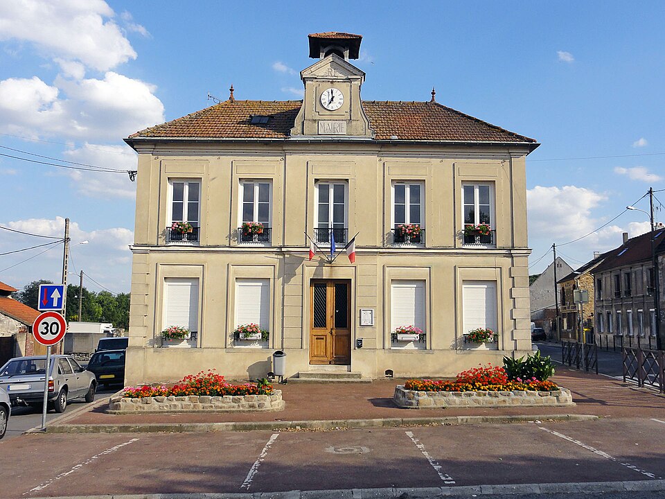Le Mesnil — Aubry — Mairie 01