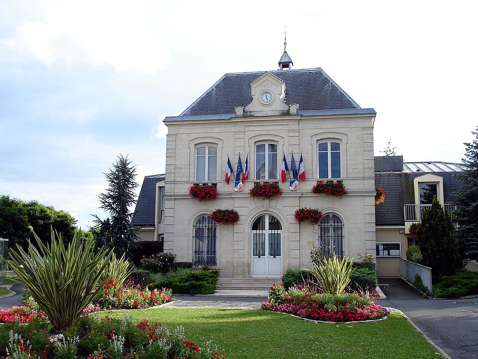 Le Plessis — Bouchard — Mairie 02