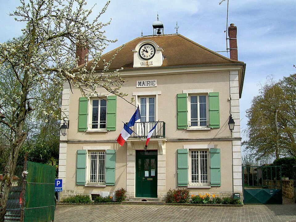 Le Plessis — Luzarches (95), la mairie