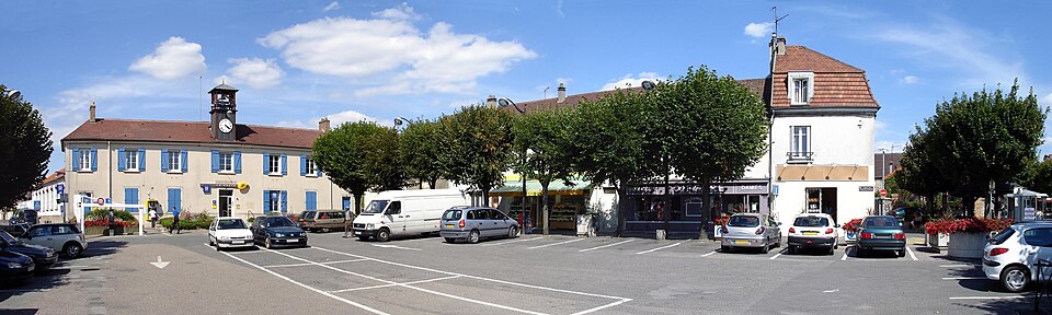Roissy — en — France — Place du Pays de France — panoramique
