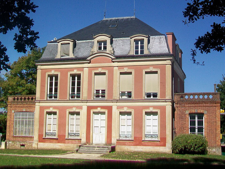 Vémars (95), mairie — château de la Motte 2