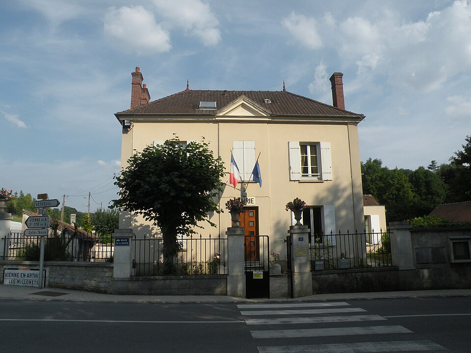 Vienne — en — Arthies mairie 1