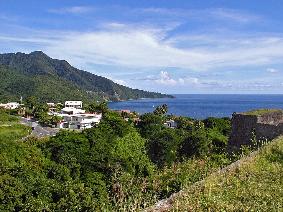Monts Caraïbes depuis le Fort Louis Delgrès à Basse — Terre