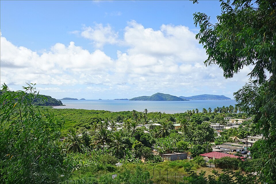 Le lagon à Dembéni (Mayotte) (34073252283)