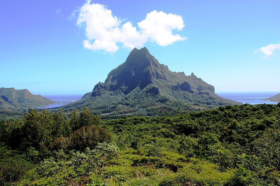 DSC00050 French Océania Mooréa Island Mount Rotui and Opunohu and Cook Bay (8044054128)